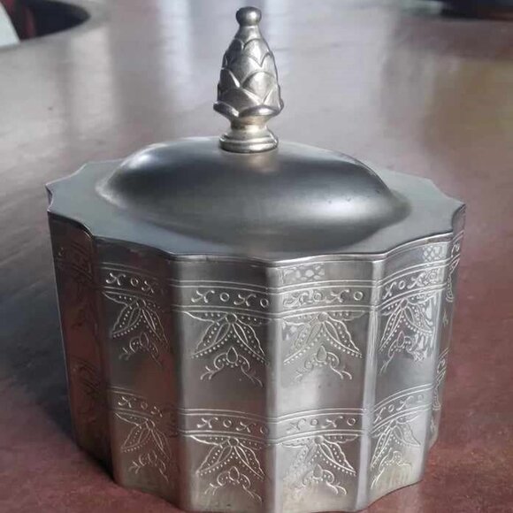 Godinger Silver Plated Etched Scalloped Pineapple Finial Lidded Trinket Box - Picture 8 of 11